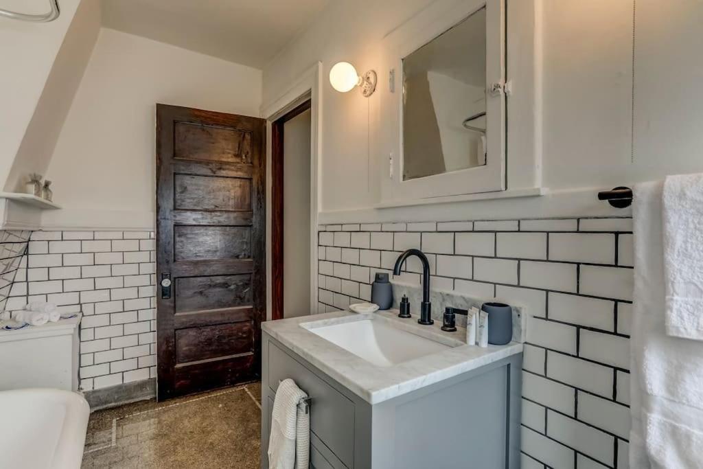 디트로이트 Luxe Mid-Century Styled Historic Townhouse #1 빌라 외부 사진