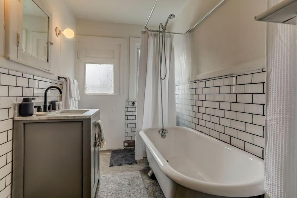 디트로이트 Luxe Mid-Century Styled Historic Townhouse #1 빌라 외부 사진